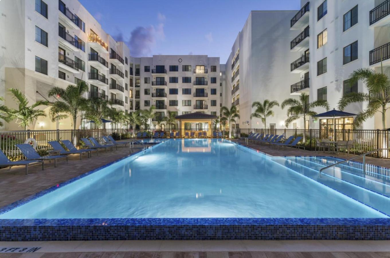 Apartment Sunny Haven 2 Bedroom Unit In Boynton With Parking *