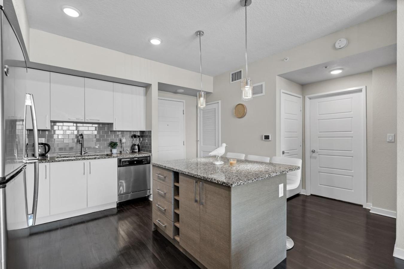 Sunny Haven 2 Bedroom Unit In Boynton With Parking Apartment *