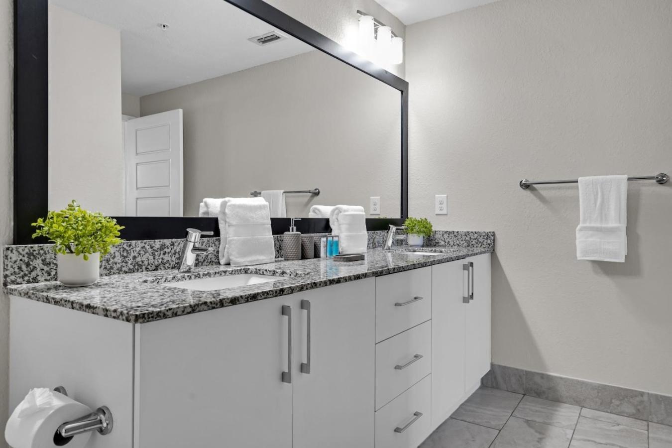 Sunny Haven 2 Bedroom Unit In Boynton With Parking