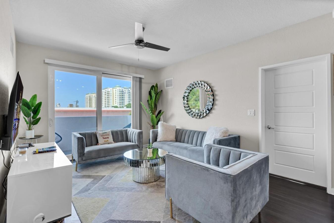 Apartment Sunny Haven 2 Bedroom Unit In Boynton With Parking *