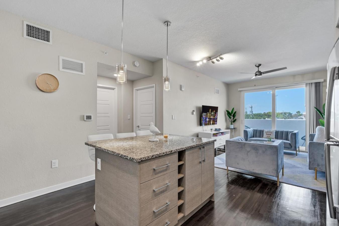Sunny Haven 2 Bedroom Unit In Boynton With Parking Apartment