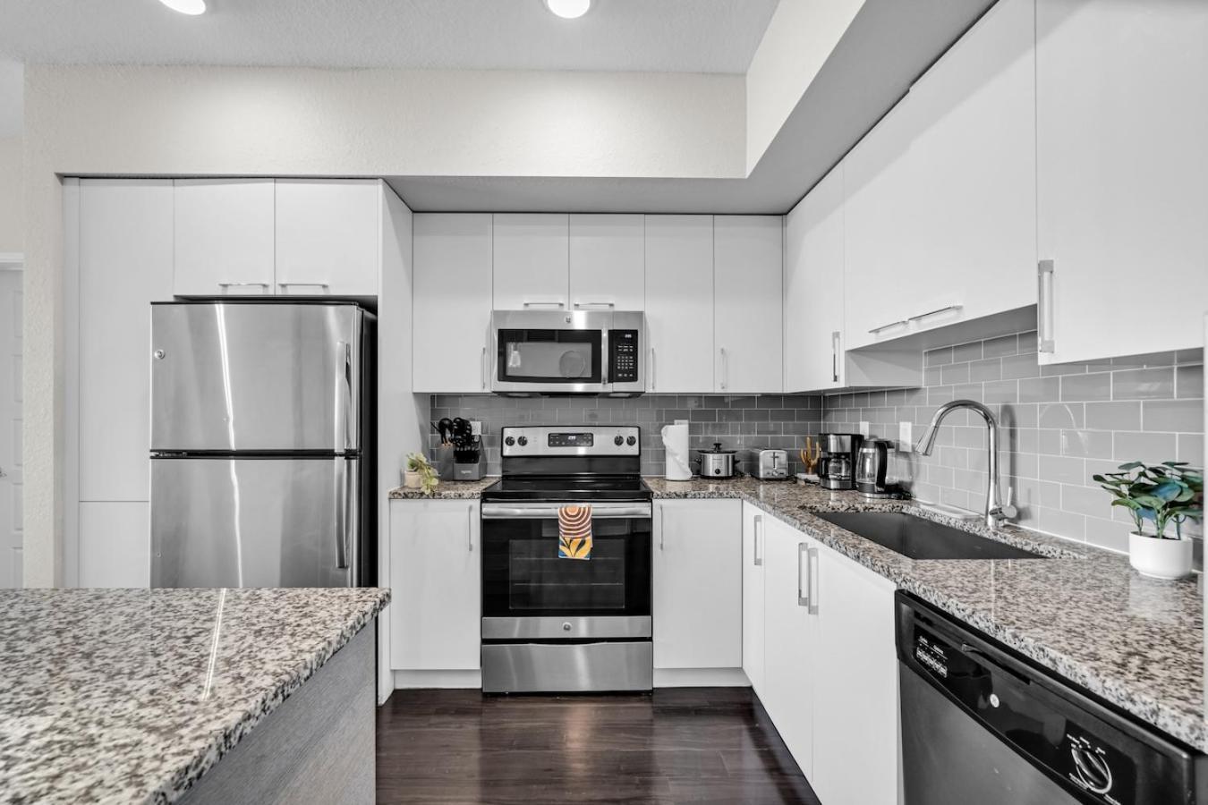 Sunny Haven 2 Bedroom Unit In Boynton With Parking Apartment
